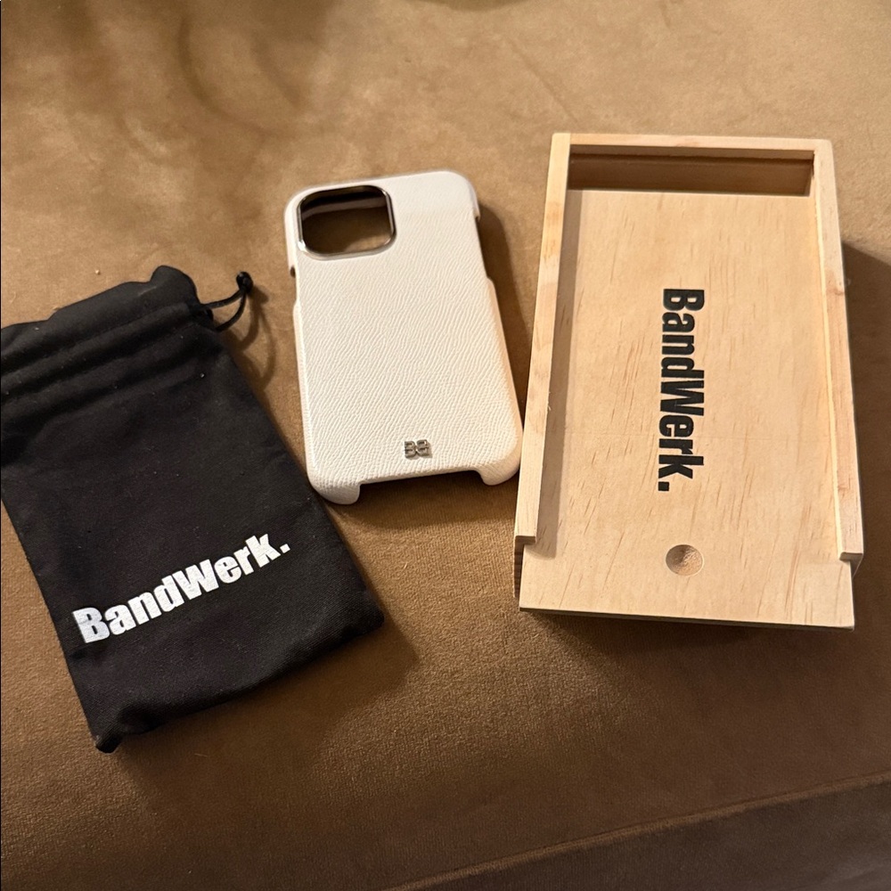 WHITE SAFFIANO LEATHER | iPhone 14 Pro Max